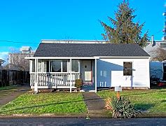 4023 Spring Ave NE. . Homes for rent albany oregon